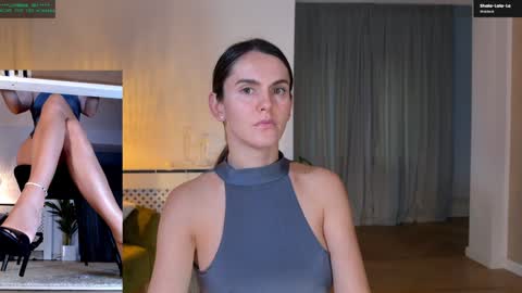 Elle  online show from October 8, 2025, 2:36 pm