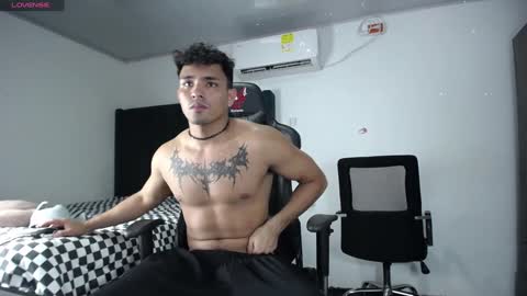 Snapshot of lei_77 chatting on December 5, 2024, 1:14 am Lei online show from December 5, 2024, 1:14 am