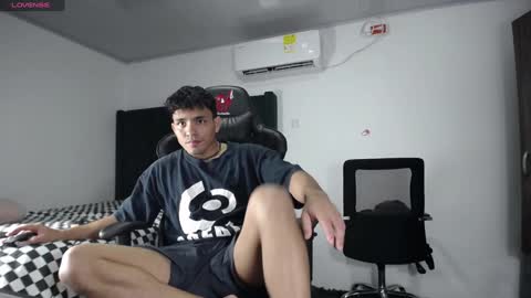 Snapshot of lei_77 chatting on December 7, 2024, 5:09 pm Lei online show from December 7, 2024, 5:09 pm