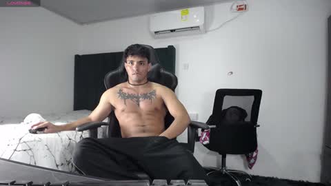 Snapshot of lei_77 chatting on December 11, 2024, 12:23 am Lei online show from December 11, 2024, 12:23 am