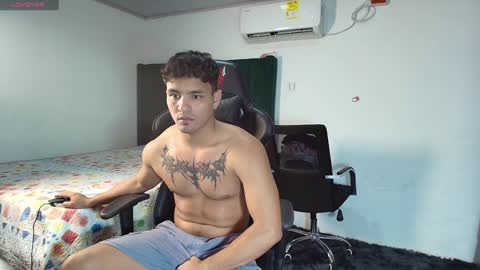 Snapshot of lei_77 chatting on January 12, 2025, 12:49 am Lei online show from January 12, 2025, 12:49 am