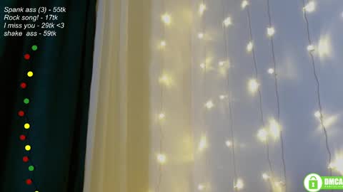 Snapshot of leia_bell chatting on February 9, 2025, 5:33 pm hey Im Leia and I love rock online show from February 9, 2025, 5:33 pm