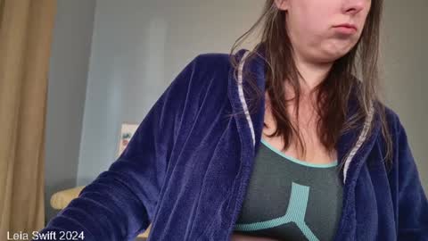 Snapshot of leiaswift chatting on December 1, 2024, 7:36 pm Leia Swift online show from December 1, 2024, 7:36 pm