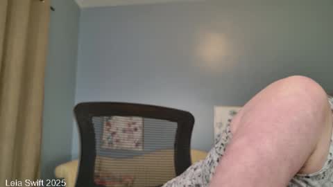 Snapshot of leiaswift chatting on February 15, 2025, 12:22 pm Leia Swift online show from February 15, 2025, 12:22 pm