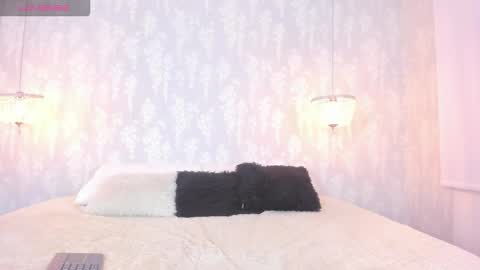 LEIGH ANGELS online show from November 9, 2025, 9:35 pm