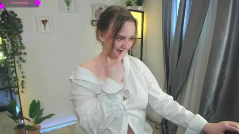 Snapshot of lela_ryan chatting on May 16, 2026, 9:24 pm Lela online show from May 16, 2026, 9:24 pm