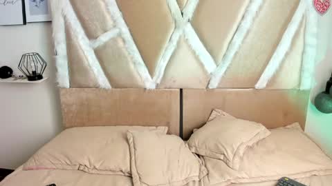 lele_699 online show from April 2, 2026, 3:31 pm