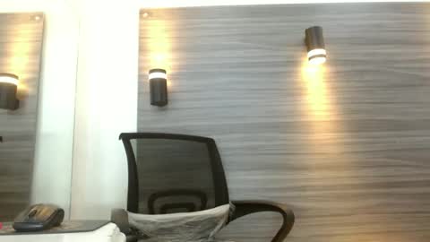 lelehott01 online show from July 7, 2026, 7:09 am