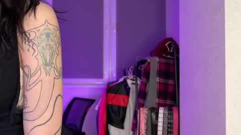 Snapshot of lemonandpeach chatting on September 19, 2025, 7:36 pm 2 shy lemons 1 peach online show from September 19, 2025, 7:36 pm