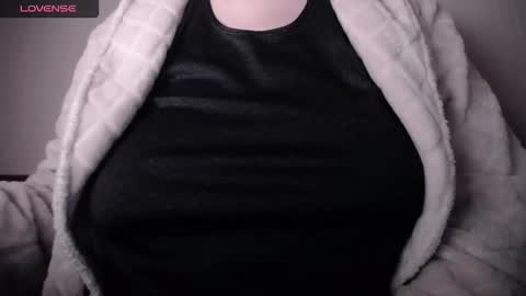 lenagolden online show from February 25, 2026, 5:39 am