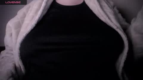 lenagolden online show from March 5, 2026, 2:18 am