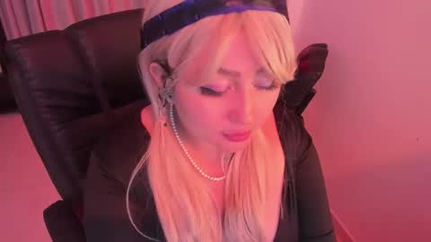 Lenna Kang online show from November 9, 2025, 8:40 pm