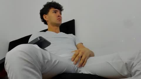 Snapshot of leo183877 chatting on February 25, 2026, 11:53 am leo183877 online show from February 25, 2026, 11:53 am