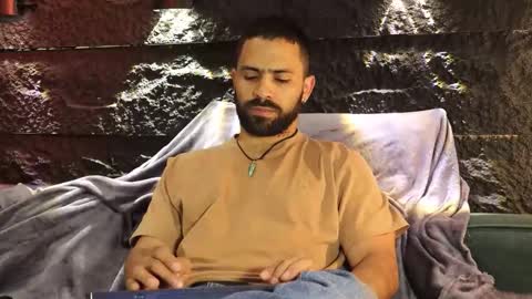 Leo  Diaz online show from November 4, 2025, 10:31 pm