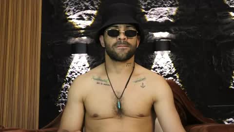Leo  Diaz online show from May 15, 2026, 11:01 pm