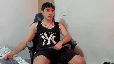 Snapshot of leo_jones389 chatting on December 6, 2024, 11:47 pm Leo Jones online show from December 6, 2024, 11:47 pm