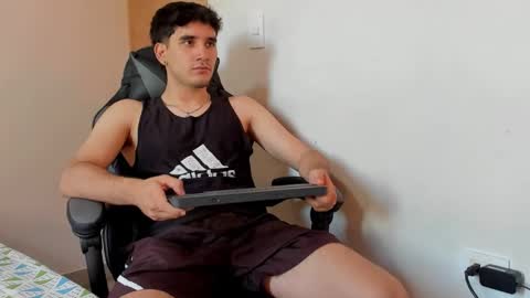 Snapshot of leo_jones389 chatting on December 18, 2024, 5:31 pm Leo Jones online show from December 18, 2024, 5:31 pm