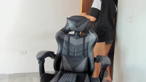 Snapshot of leo_jones389 chatting on February 17, 2025, 7:10 pm Leo Jones online show from February 17, 2025, 7:10 pm