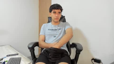 Snapshot of leo_jones389 chatting on March 4, 2025, 10:49 pm Leo Jones online show from March 4, 2025, 10:49 pm