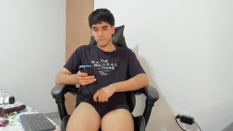 Snapshot of leo_jones389 chatting on March 5, 2025, 10:32 pm Leo Jones online show from March 5, 2025, 10:32 pm