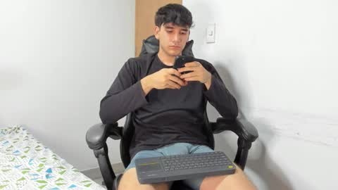 Snapshot of leo_jones389 chatting on September 16, 2025, 5:52 am Leo Jones online show from September 16, 2025, 5:52 am