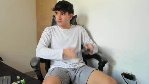 Snapshot of leo_jones389 chatting on September 23, 2025, 3:15 pm Leo Jones online show from September 23, 2025, 3:15 pm