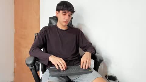 Snapshot of leo_jones389 chatting on September 25, 2025, 6:00 pm Leo Jones online show from September 25, 2025, 6:00 pm