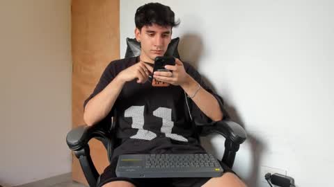 Snapshot of leo_jones389 chatting on September 26, 2025, 3:27 pm Leo Jones online show from September 26, 2025, 3:27 pm