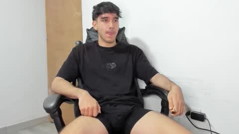 Snapshot of leo_jones389 chatting on October 28, 2025, 8:40 am Leo Jones online show from October 28, 2025, 8:40 am