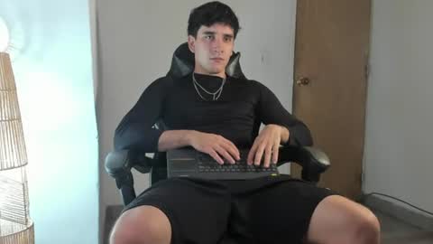 Snapshot of leo_jones389 chatting on July 2, 2026, 11:33 pm Leo Jones online show from July 2, 2026, 11:33 pm
