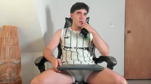 Snapshot of leo_jones389 chatting on July 18, 2026, 2:49 am Leo Jones online show from July 18, 2026, 2:49 am
