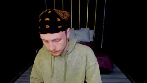 Snapshot of leo_mooree chatting on October 1, 2025, 4:02 pm Leo online show from October 1, 2025, 4:02 pm