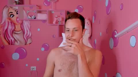 Snapshot of leo_mooree chatting on October 18, 2025, 5:46 pm Leo online show from October 18, 2025, 5:46 pm