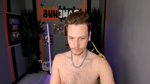 Snapshot of leo_mooree chatting on October 27, 2025, 5:06 pm Leo online show from October 27, 2025, 5:06 pm