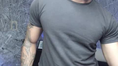 Snapshot of leo_taro chatting on October 1, 2025, 1:00 am Leo independent model online show from October 1, 2025, 1:00 am