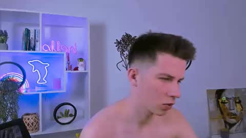 leo_valor online show from February 18, 2026, 7:43 pm