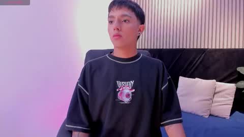 leohard_ online show from February 8, 2026, 12:08 pm