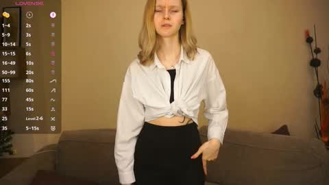 Snapshot of leolakorner chatting on February 15, 2026, 7:21 pm Hello Im Roxy Im just starting my journey here so lets get acquainted online show from February 15, 2026, 7:21 pm