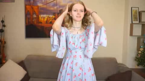 Snapshot of leolakorner chatting on February 27, 2026, 4:18 pm Hello Im Roxy Im just starting my journey here so lets get acquainted online show from February 27, 2026, 4:18 pm