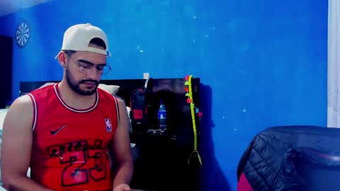 Snapshot of leon__hart chatting on December 22, 2024, 9:42 pm Leon Hart online show from December 22, 2024, 9:42 pm