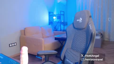 Leon online show from March 22, 2026, 1:20 am