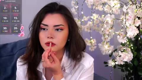 Mia online show from November 18, 2025, 8:41 am