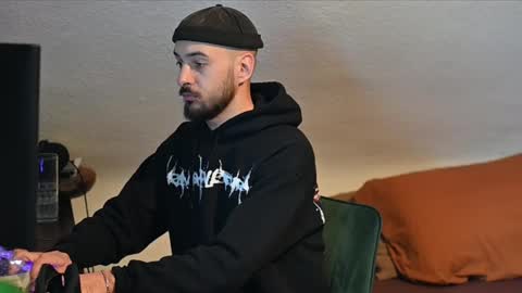 Snapshot of leonardo_grande chatting on January 14, 2026, 12:00 pm Leonardo online show from January 14, 2026, 12:00 pm