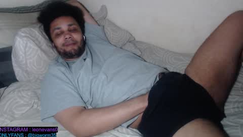 Snapshot of leonevans33 chatting on February 4, 2026, 10:04 pm LSE online show from February 4, 2026, 10:04 pm