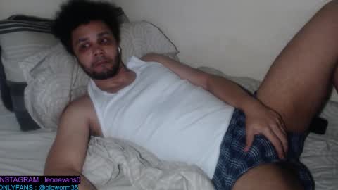 Snapshot of leonevans33 chatting on February 8, 2026, 1:42 am LSE online show from February 8, 2026, 1:42 am