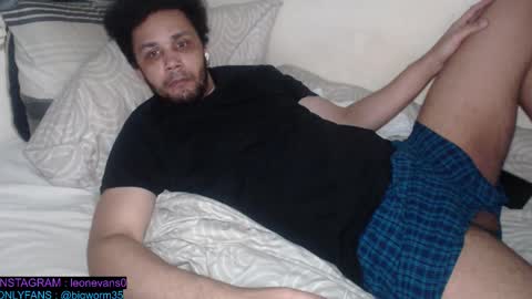 Snapshot of leonevans33 chatting on February 8, 2026, 10:46 pm LSE online show from February 8, 2026, 10:46 pm