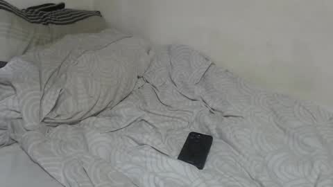 Snapshot of leonevans33 chatting on February 18, 2026, 12:01 pm LSE online show from February 18, 2026, 12:01 pm