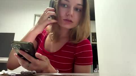 Snapshot of leonidadesantiago chatting on June 1, 2026, 8:10 pm Reily online show from June 1, 2026, 8:10 pm