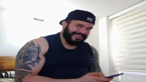 leonidas_murfi71 online show from March 9, 2025, 1:59 pm