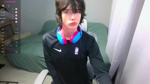 Snapshot of leonkissboy chatting on March 3, 2026, 5:19 pm leonkissboy online show from March 3, 2026, 5:19 pm